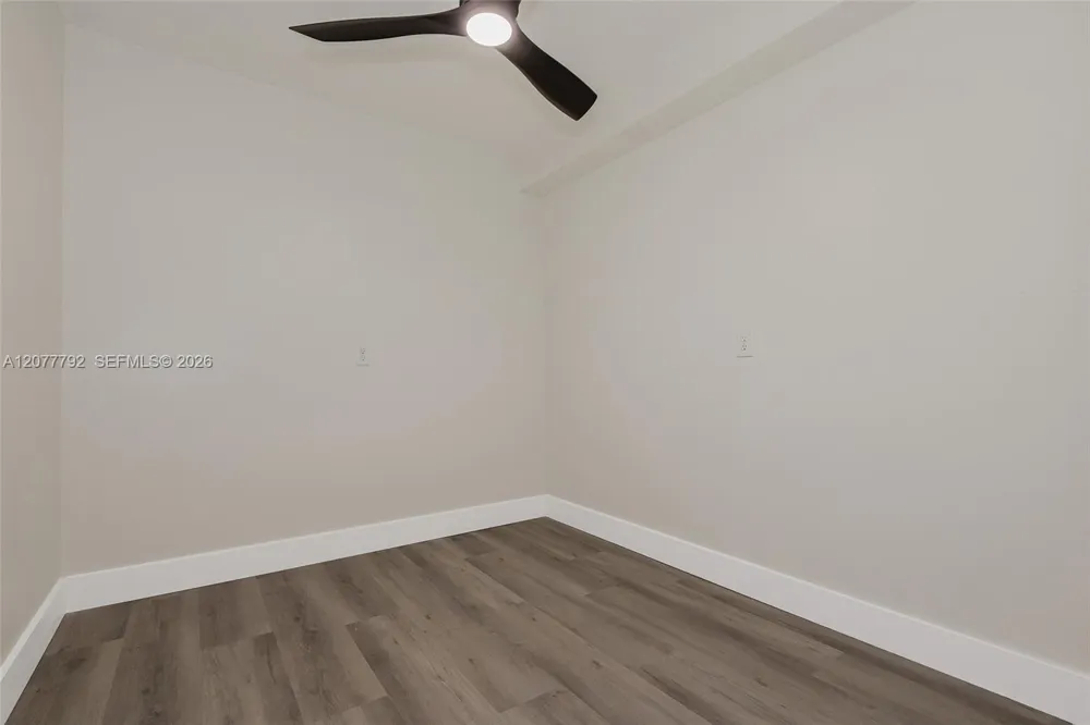 1709 Whitehall Dr #103 Davie, FL 33324