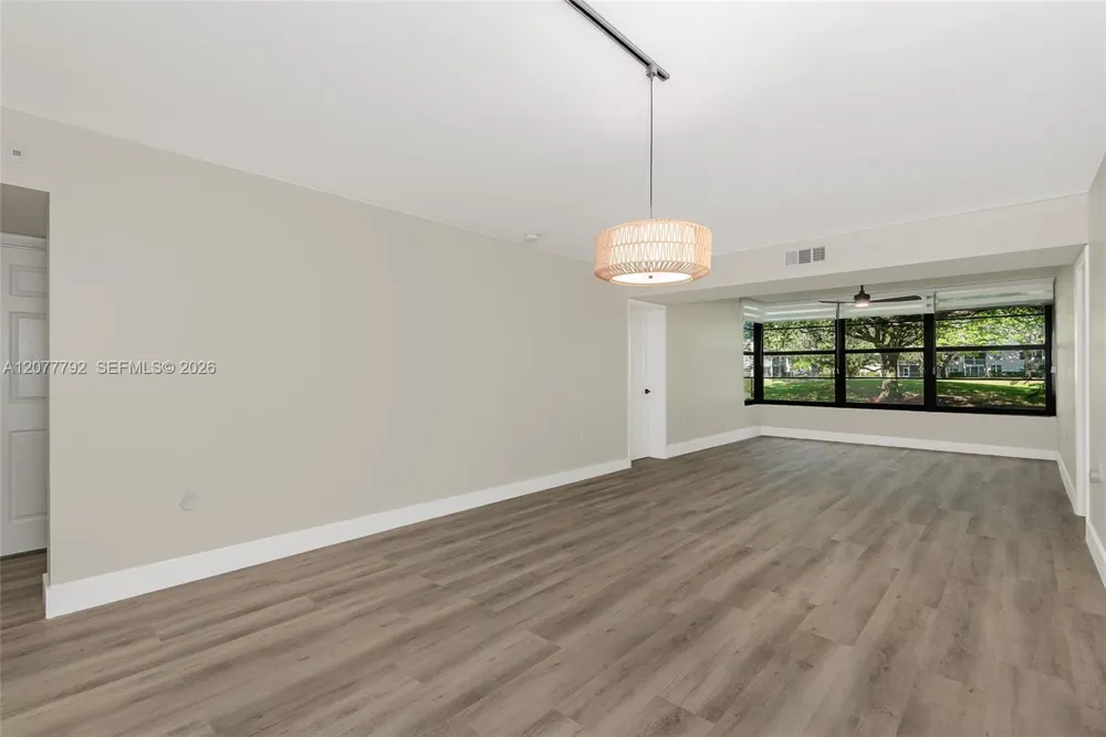 1709 Whitehall Dr #103 Davie, FL 33324