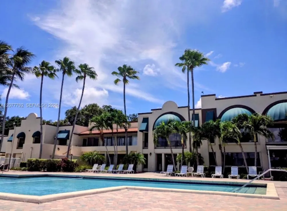 1709 Whitehall Dr #103 Davie, FL 33324