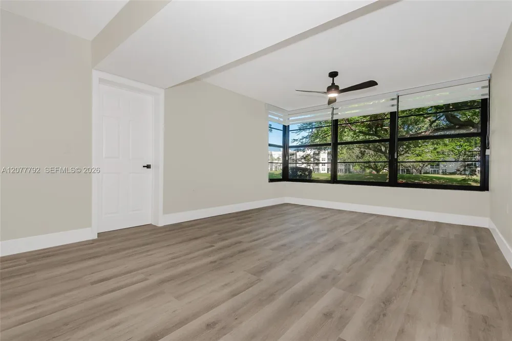 1709 Whitehall Dr #103 Davie, FL 33324