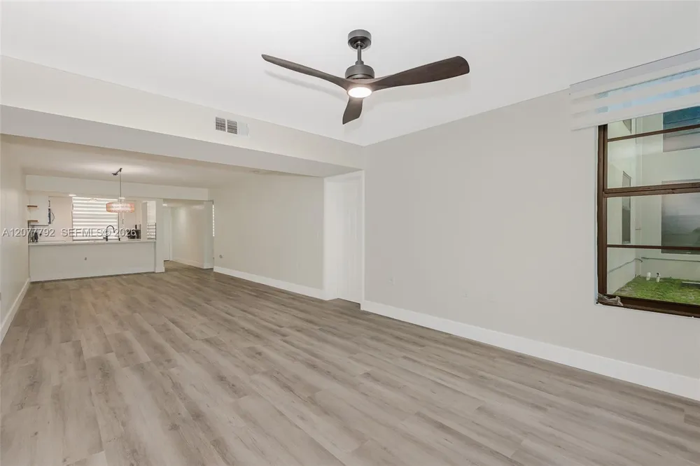 1709 Whitehall Dr #103 Davie, FL 33324