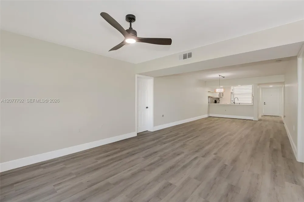 1709 Whitehall Dr #103 Davie, FL 33324
