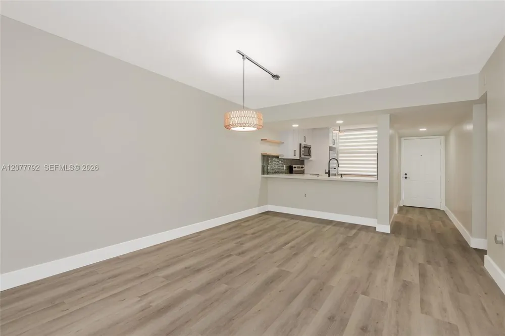 1709 Whitehall Dr #103 Davie, FL 33324