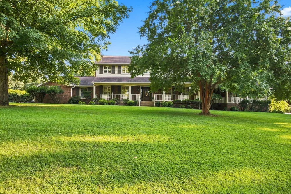 100 Applewood Valley Dr Hendersonville, TN 37075