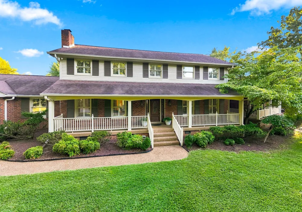 100 Applewood Valley Dr Hendersonville, TN 37075