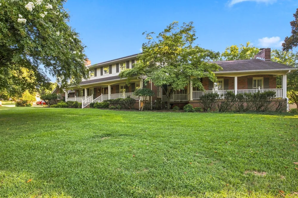 100 Applewood Valley Dr Hendersonville, TN 37075