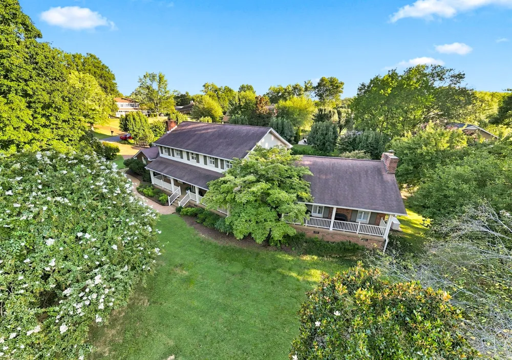 100 Applewood Valley Dr Hendersonville, TN 37075