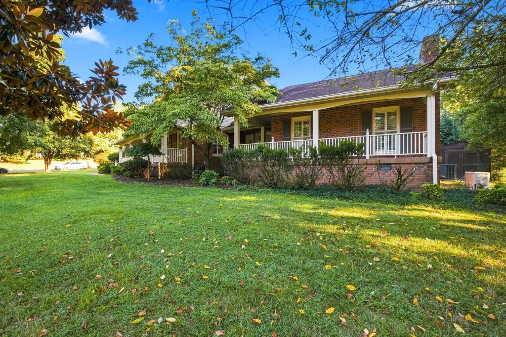 100 Applewood Valley Dr Hendersonville, TN 37075