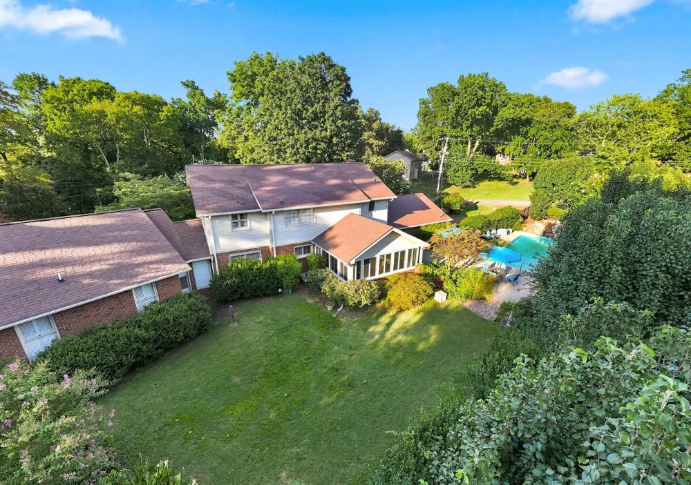 100 Applewood Valley Dr Hendersonville, TN 37075