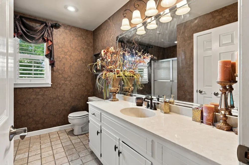 100 Applewood Valley Dr Hendersonville, TN 37075
