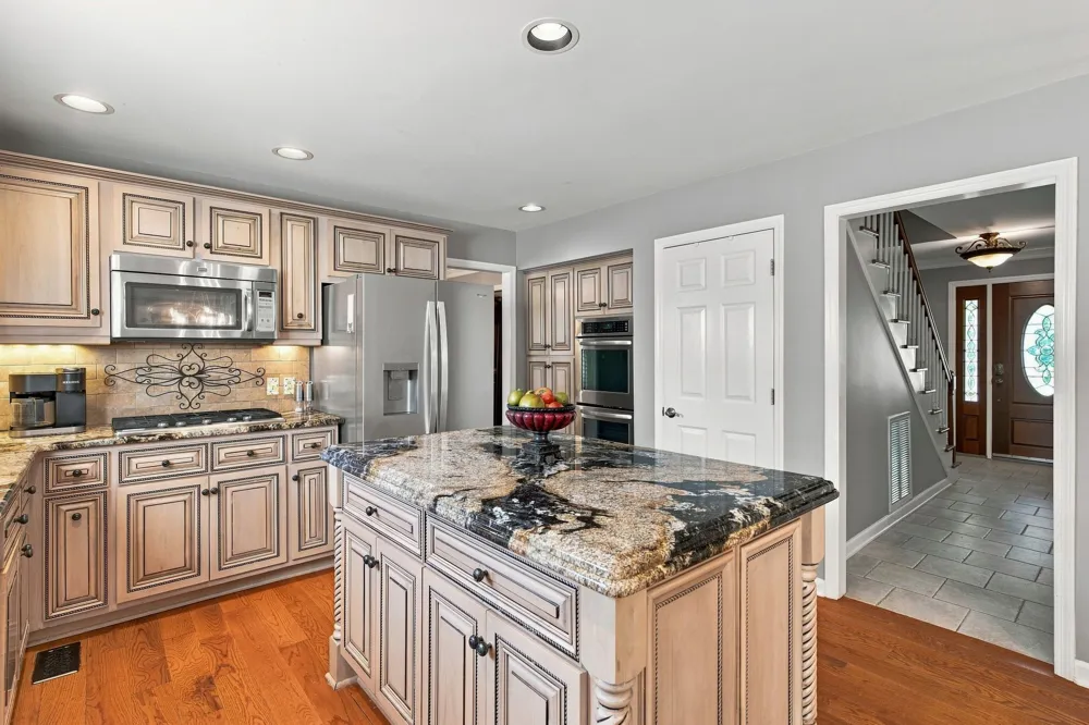 100 Applewood Valley Dr Hendersonville, TN 37075
