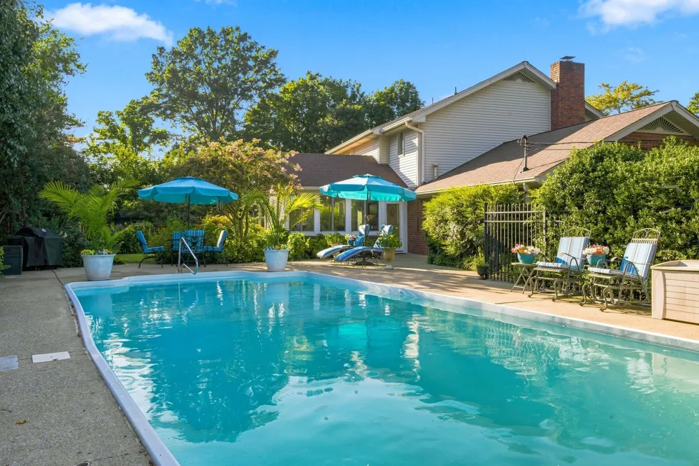 100 Applewood Valley Dr Hendersonville, TN 37075