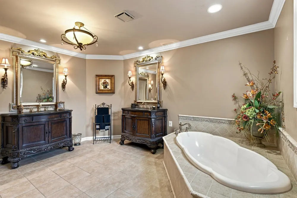100 Applewood Valley Dr Hendersonville, TN 37075