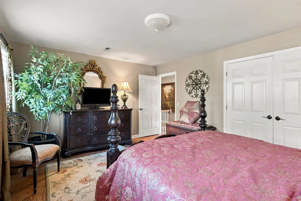 100 Applewood Valley Dr Hendersonville, TN 37075