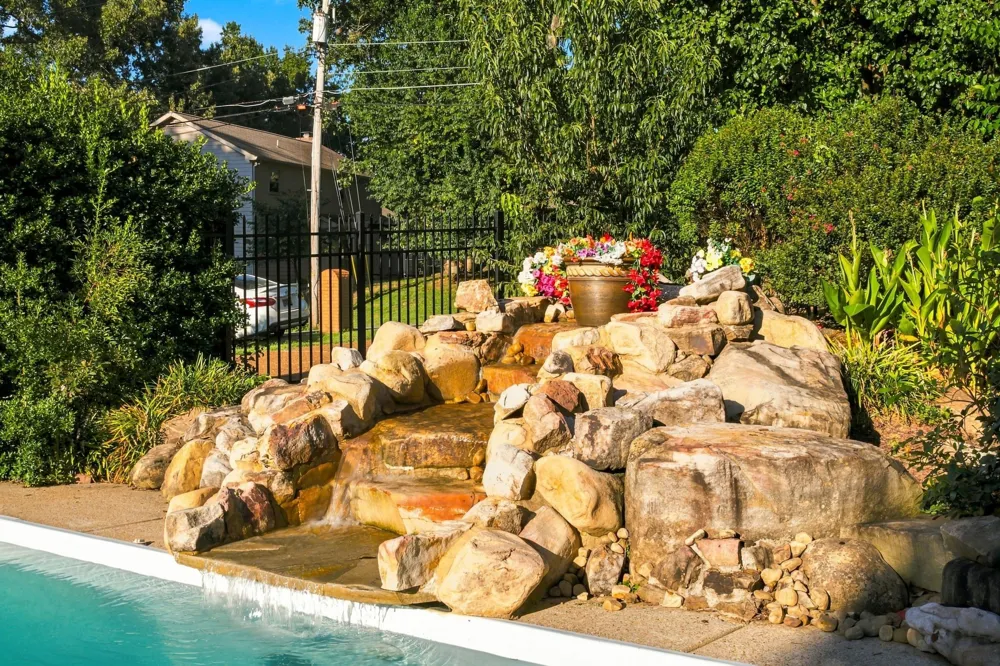 100 Applewood Valley Dr Hendersonville, TN 37075
