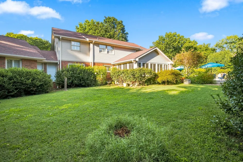 100 Applewood Valley Dr Hendersonville, TN 37075