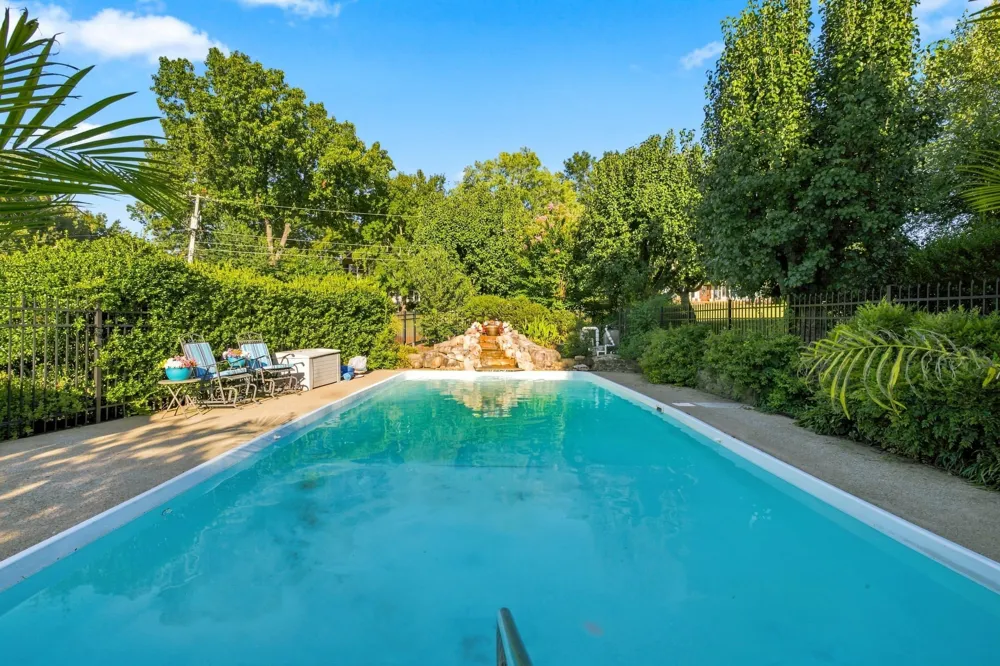 100 Applewood Valley Dr Hendersonville, TN 37075