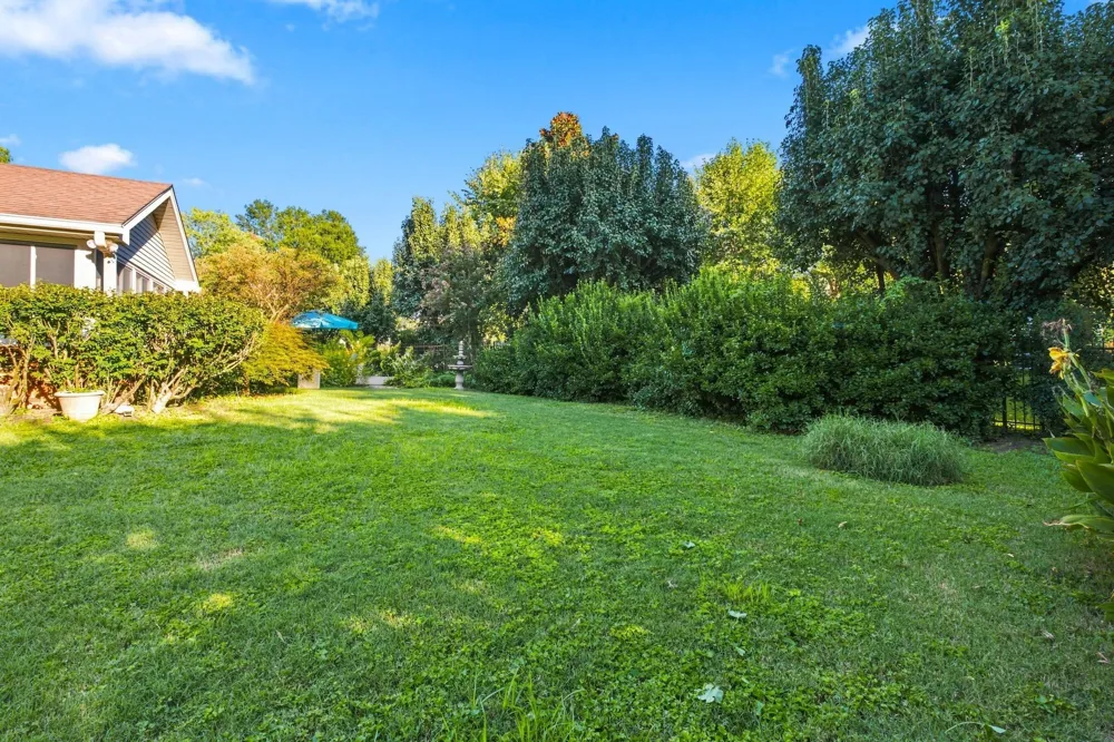 100 Applewood Valley Dr Hendersonville, TN 37075