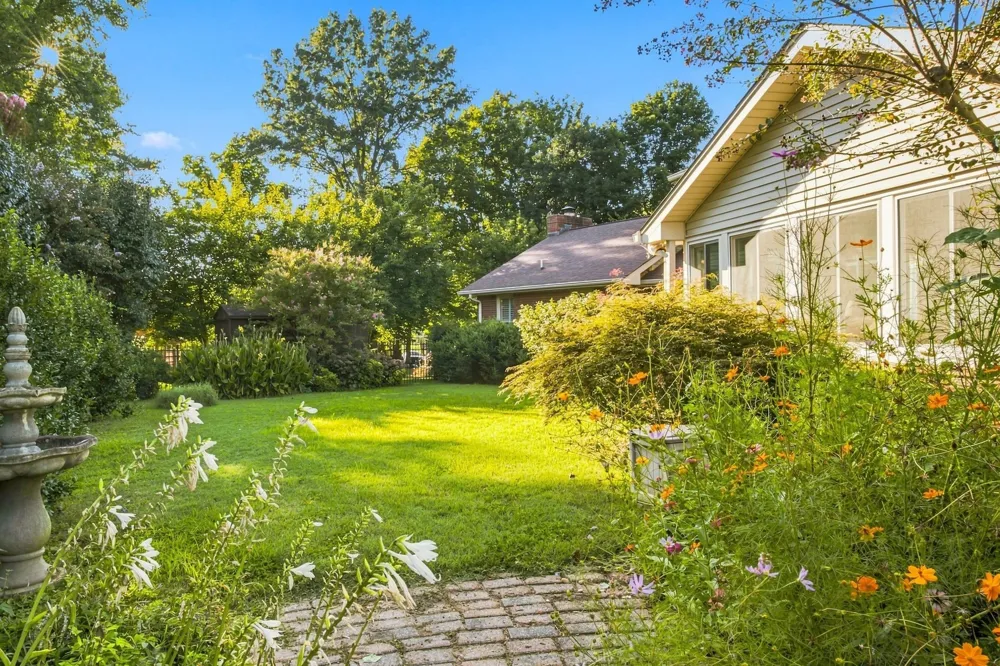 100 Applewood Valley Dr Hendersonville, TN 37075