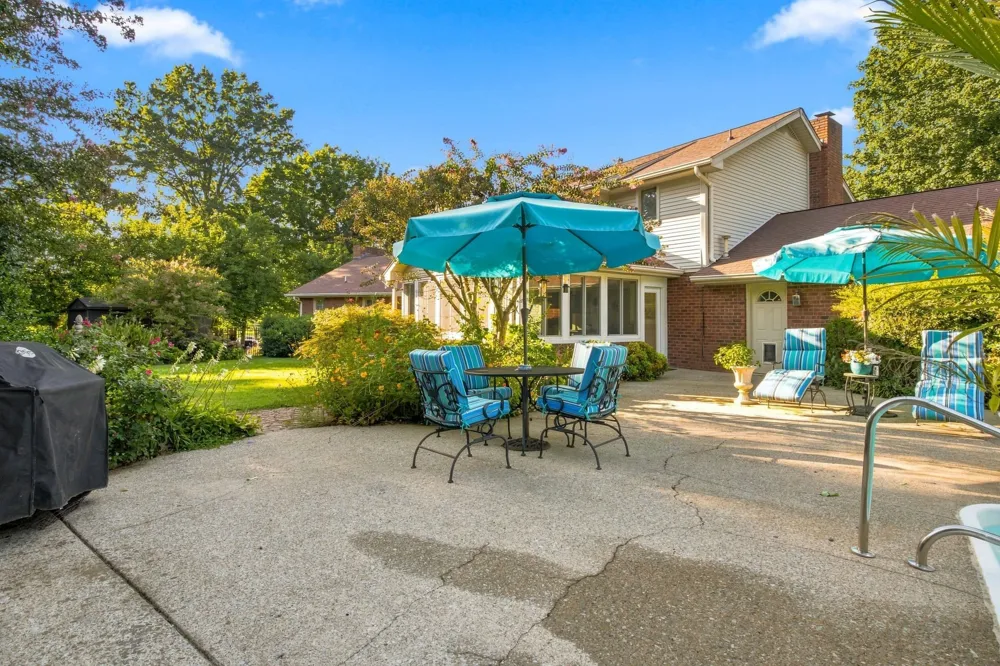 100 Applewood Valley Dr Hendersonville, TN 37075
