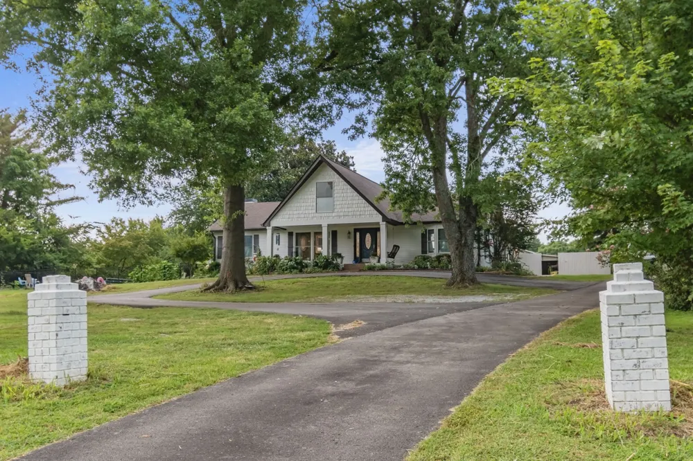 3689 Trousdale Ln Columbia, TN 38401