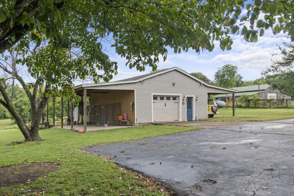 3689 Trousdale Ln Columbia, TN 38401