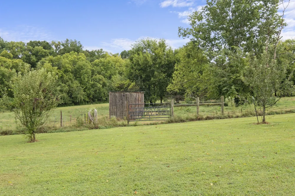 3689 Trousdale Ln Columbia, TN 38401