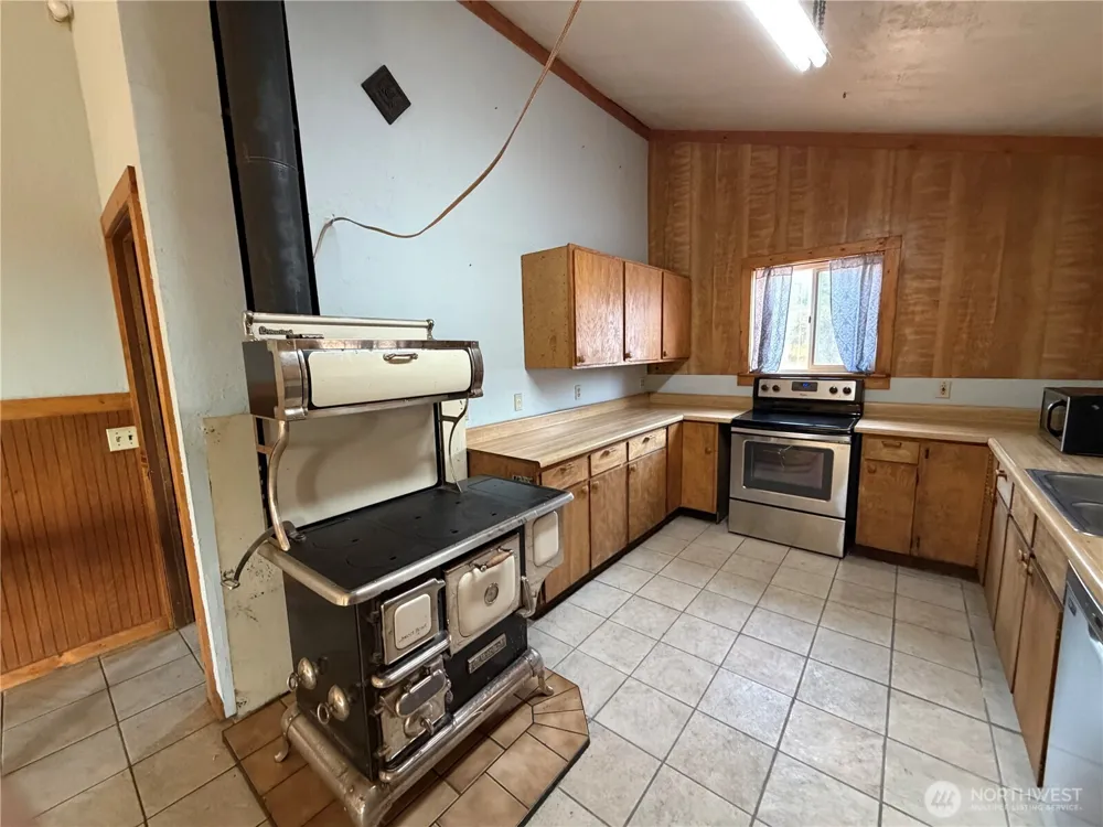519 Pontiac Ridge Road Oroville, WA 98844