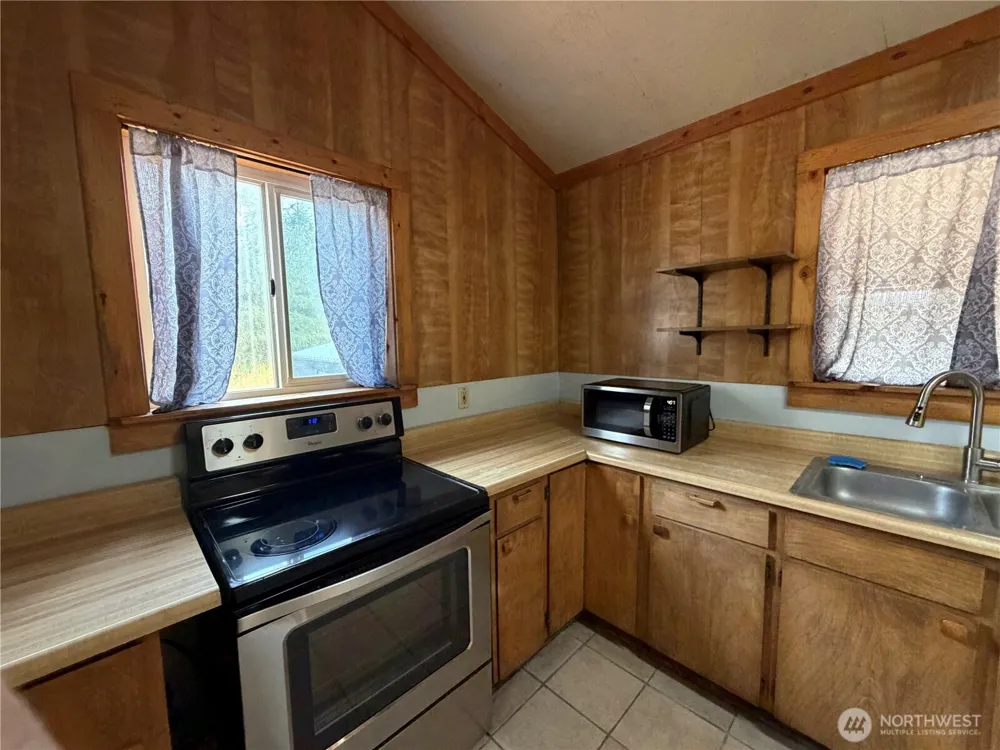 519 Pontiac Ridge Road Oroville, WA 98844