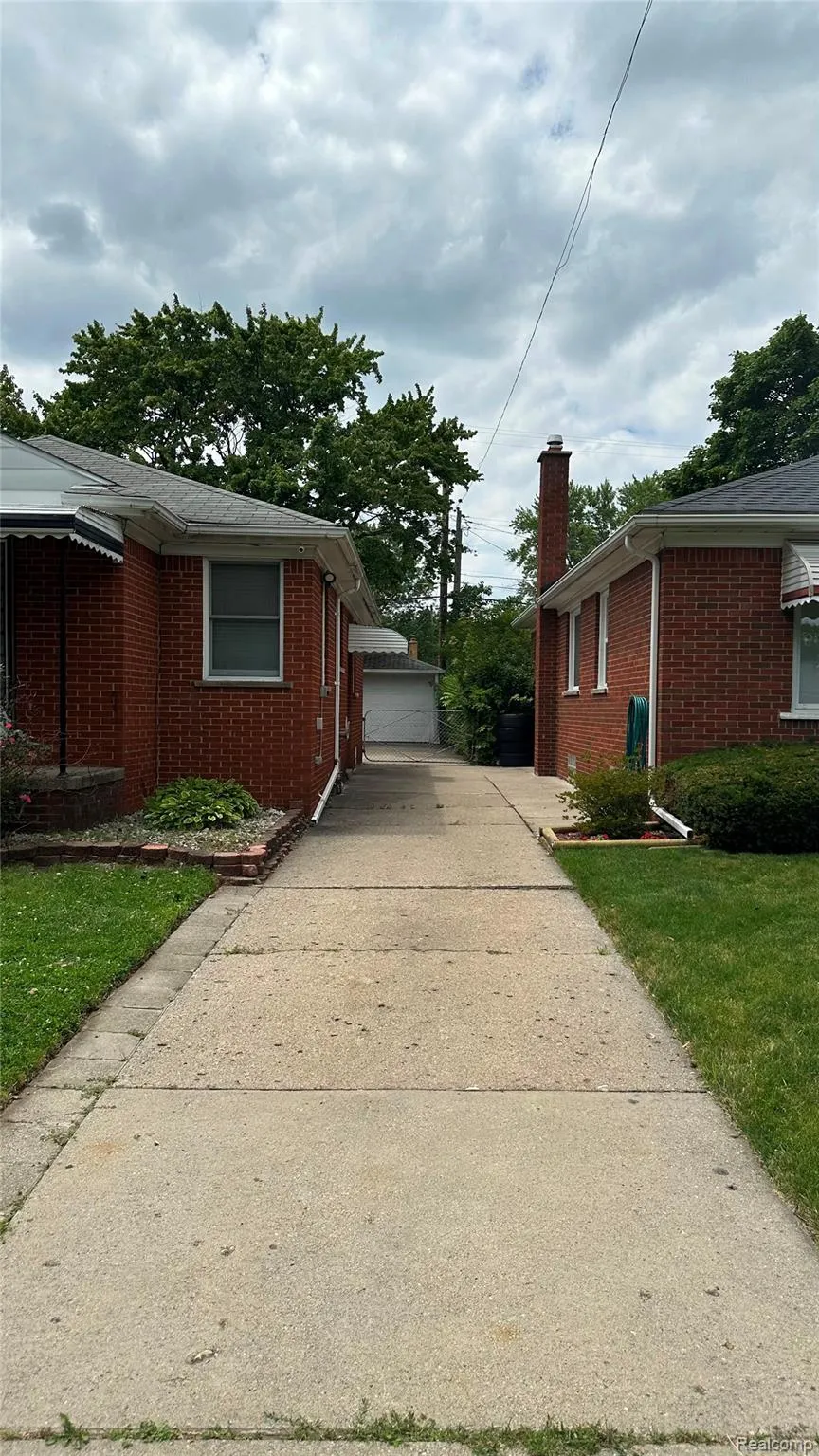 8243 Virgil Street S Dearborn Heights City, MI 48127