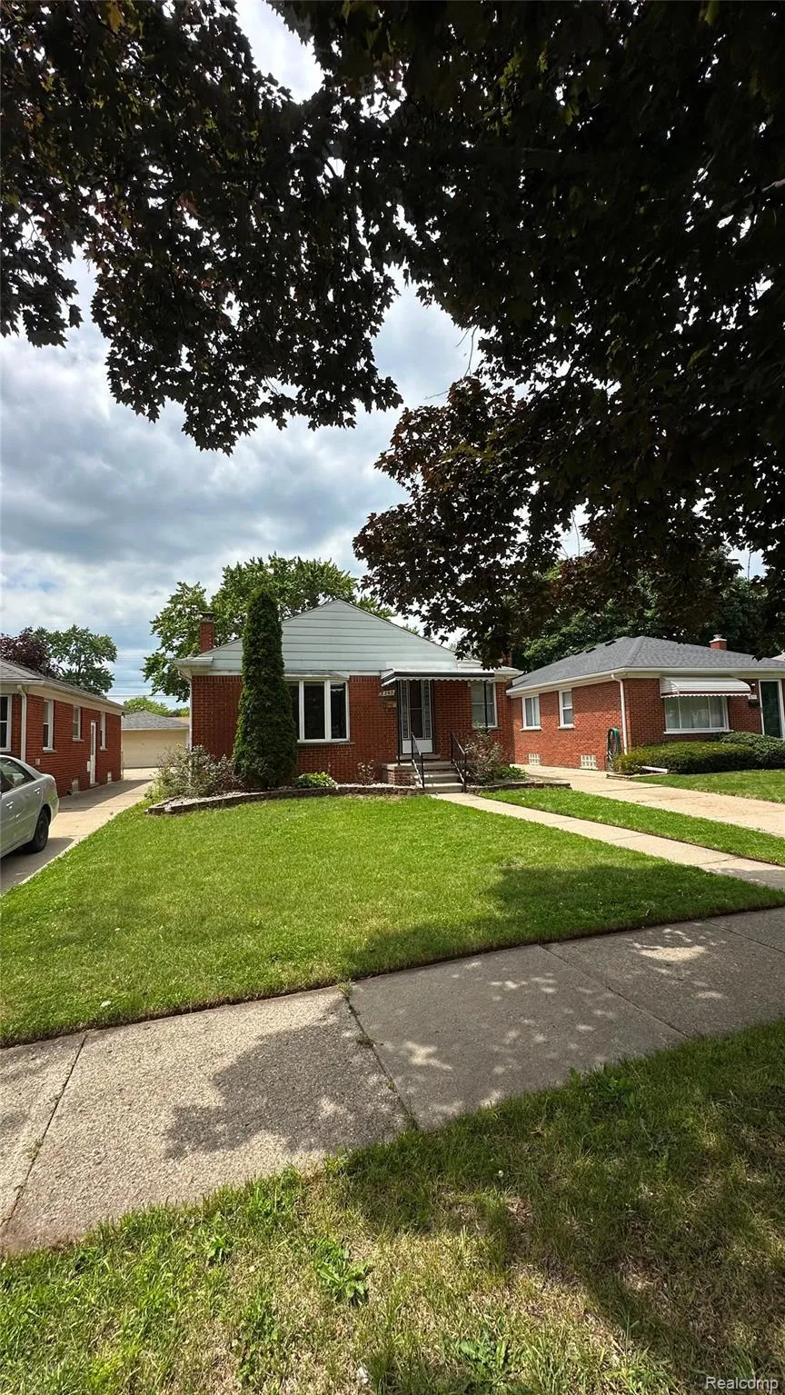 8243 Virgil Street S Dearborn Heights City, MI 48127