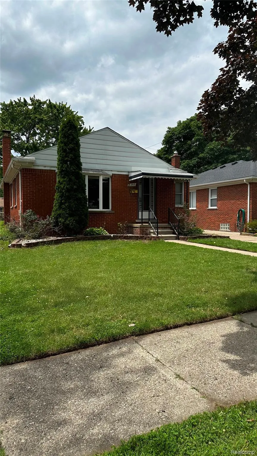 8243 Virgil Street S Dearborn Heights City, MI 48127