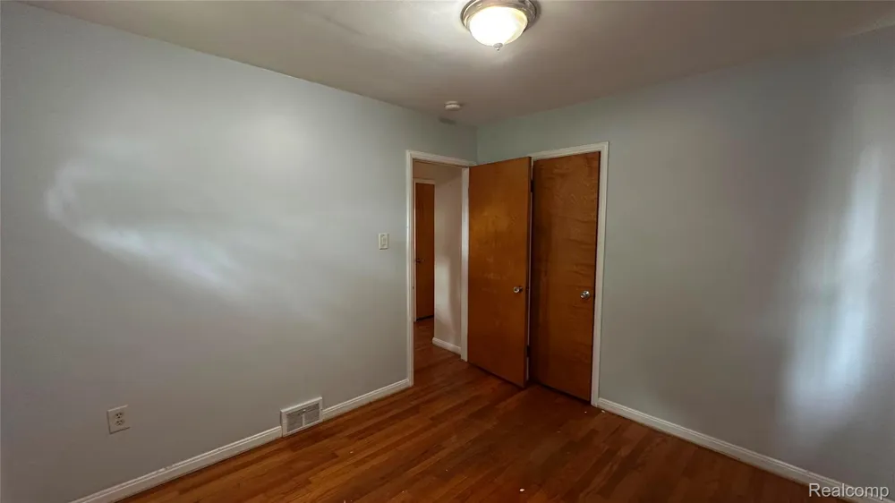 8243 Virgil Street S Dearborn Heights City, MI 48127