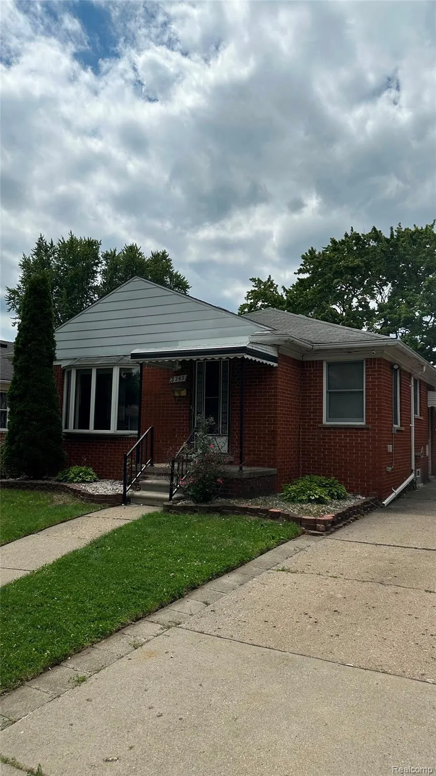 8243 Virgil Street S Dearborn Heights City, MI 48127