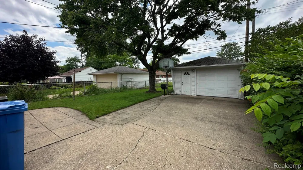 8243 Virgil Street S Dearborn Heights City, MI 48127