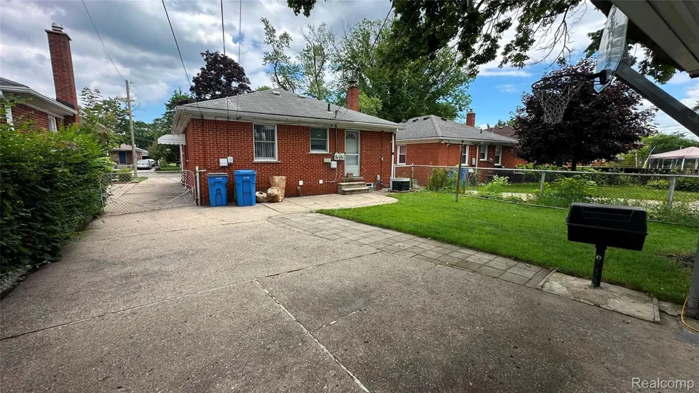 8243 Virgil Street S Dearborn Heights City, MI 48127