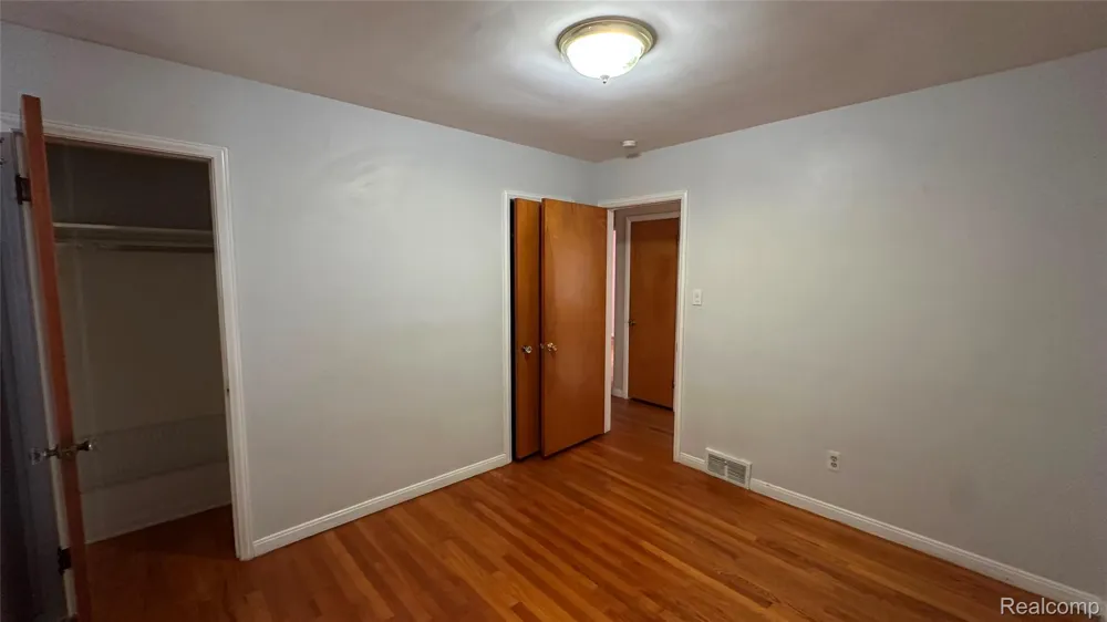8243 Virgil Street S Dearborn Heights City, MI 48127