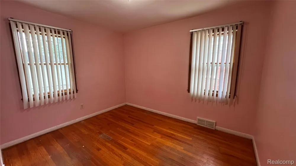 8243 Virgil Street S Dearborn Heights City, MI 48127