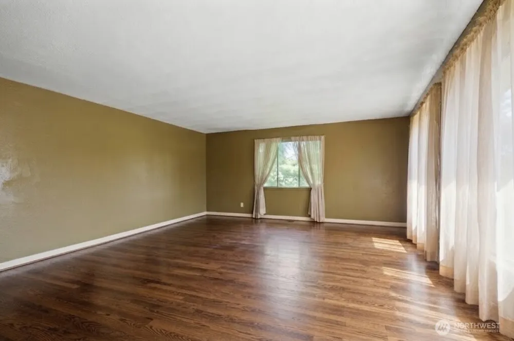 17115 32nd Ave NE Lake Forest Park, WA 98155