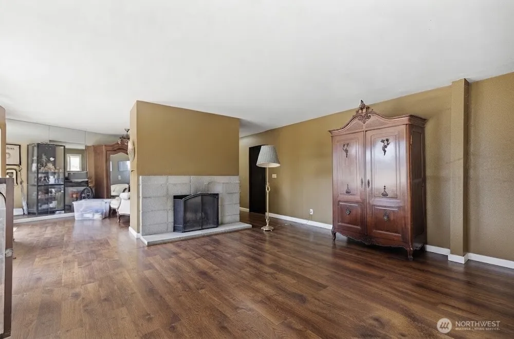 17115 32nd Ave NE Lake Forest Park, WA 98155