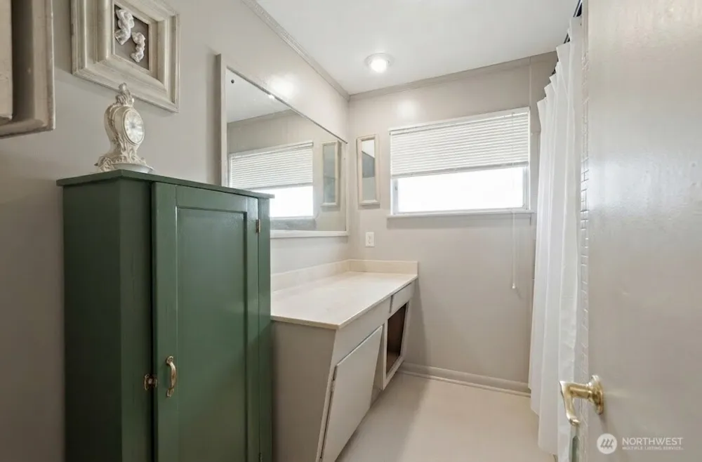 17115 32nd Ave NE Lake Forest Park, WA 98155