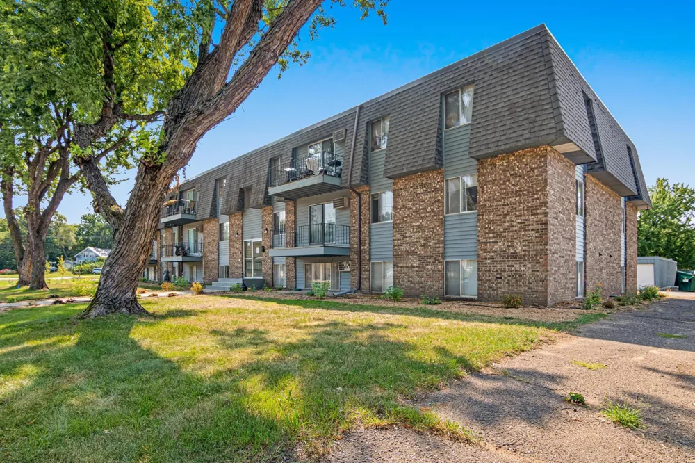 2210 Eldridge Ave E #201 North Saint Paul, MN 55109