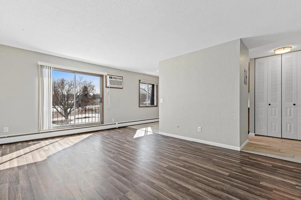 2210 Eldridge Ave E #203 North Saint Paul, MN 55109