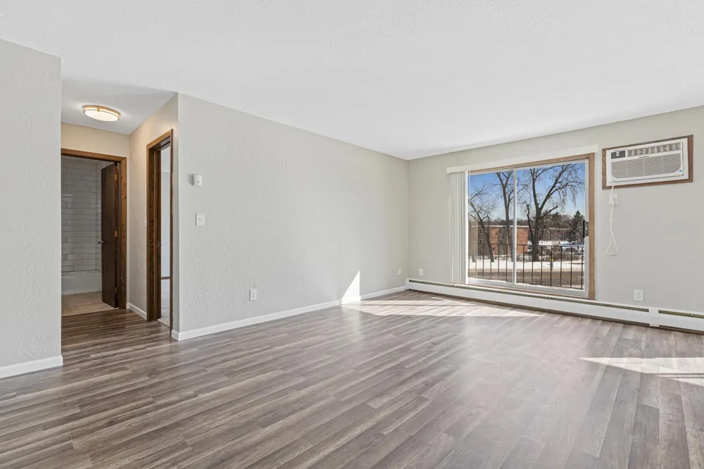 2210 Eldridge Ave E #203 North Saint Paul, MN 55109