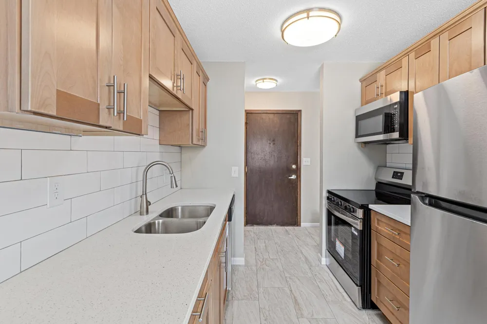 2210 Eldridge Ave E #203 North Saint Paul, MN 55109