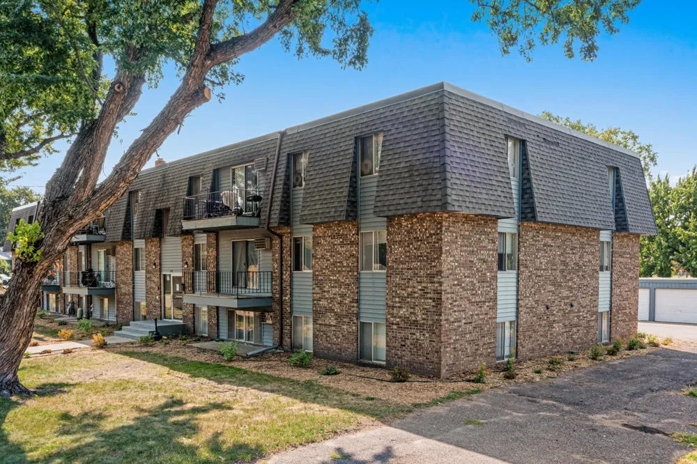 2210 Eldridge Ave E #203 North Saint Paul, MN 55109