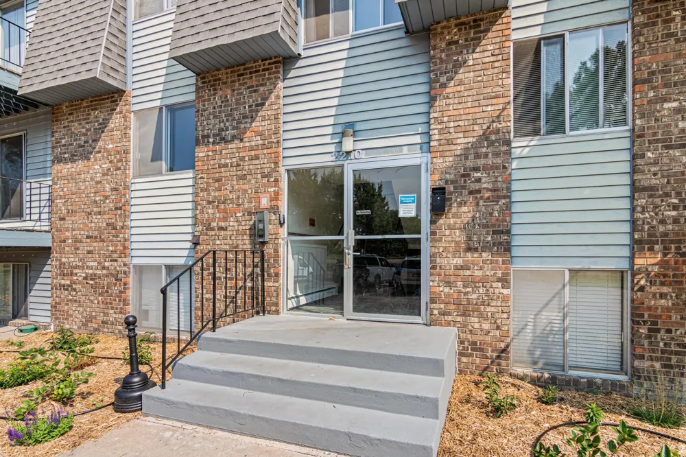2210 Eldridge Ave E #203 North Saint Paul, MN 55109