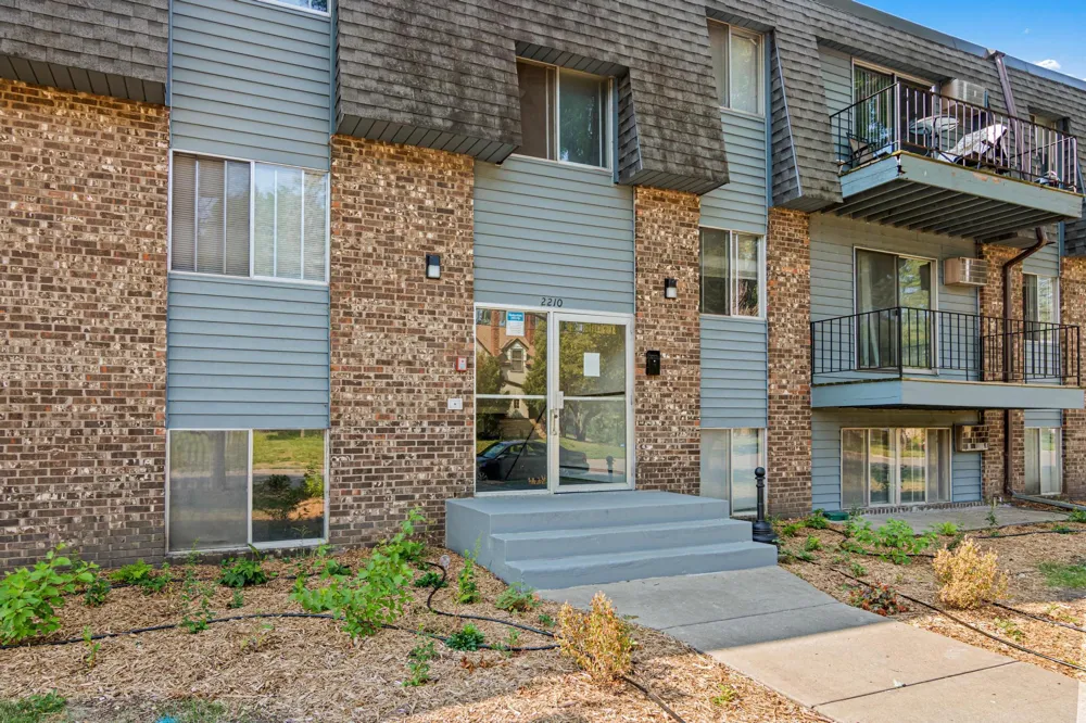2210 Eldridge Ave E #203 North Saint Paul, MN 55109