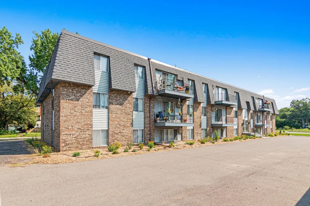2210 Eldridge Ave E #203 North Saint Paul, MN 55109
