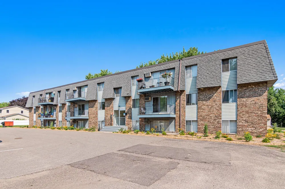 2210 Eldridge Ave E #203 North Saint Paul, MN 55109